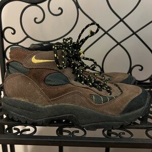Vintage Brown Nike Hiking Boots, Size 7.5